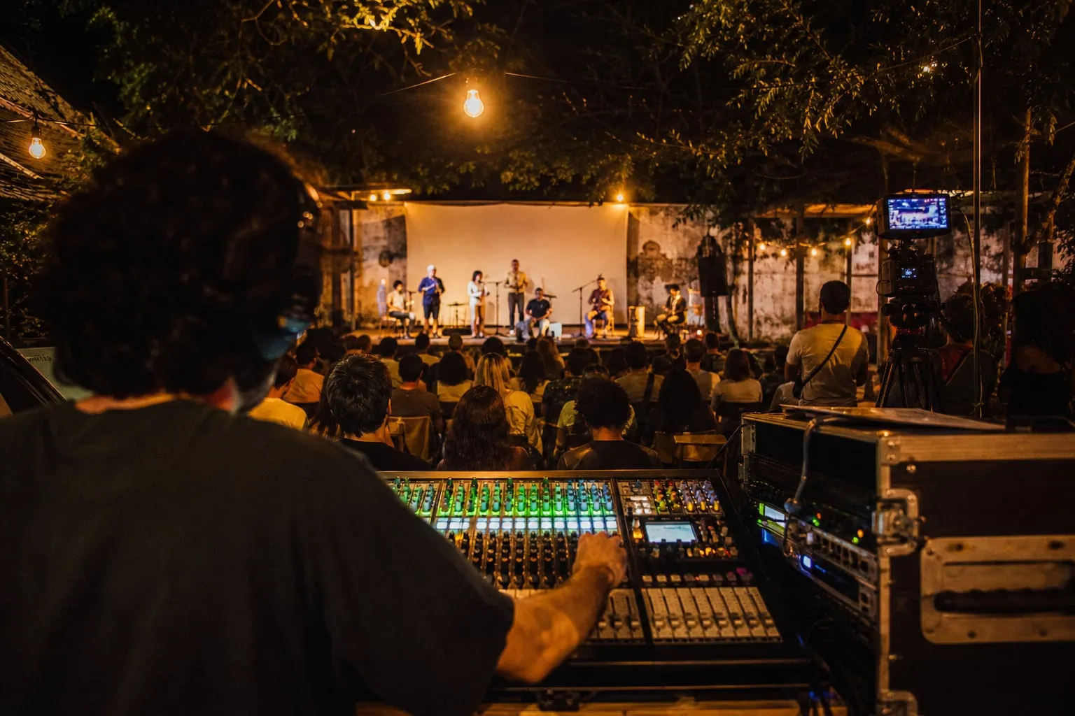 Estúdio móvel de áudio: guia para eventos culturais