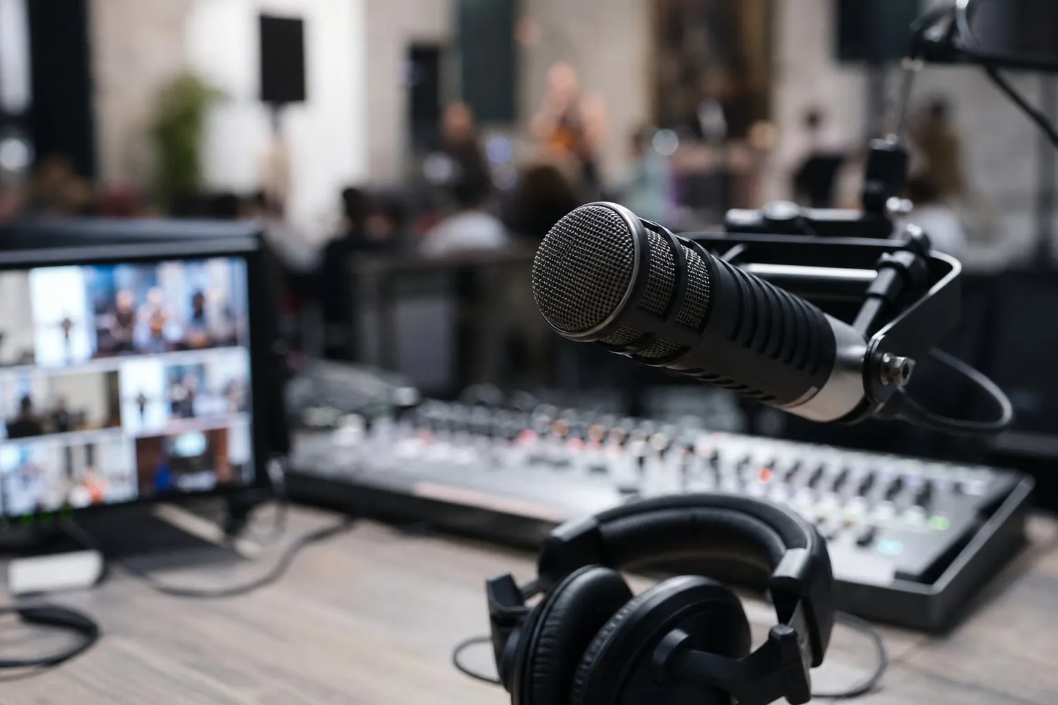 Estúdio audiovisual híbrido: como operar e vender mais